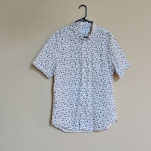 Old Navy scuba print white and navy button down